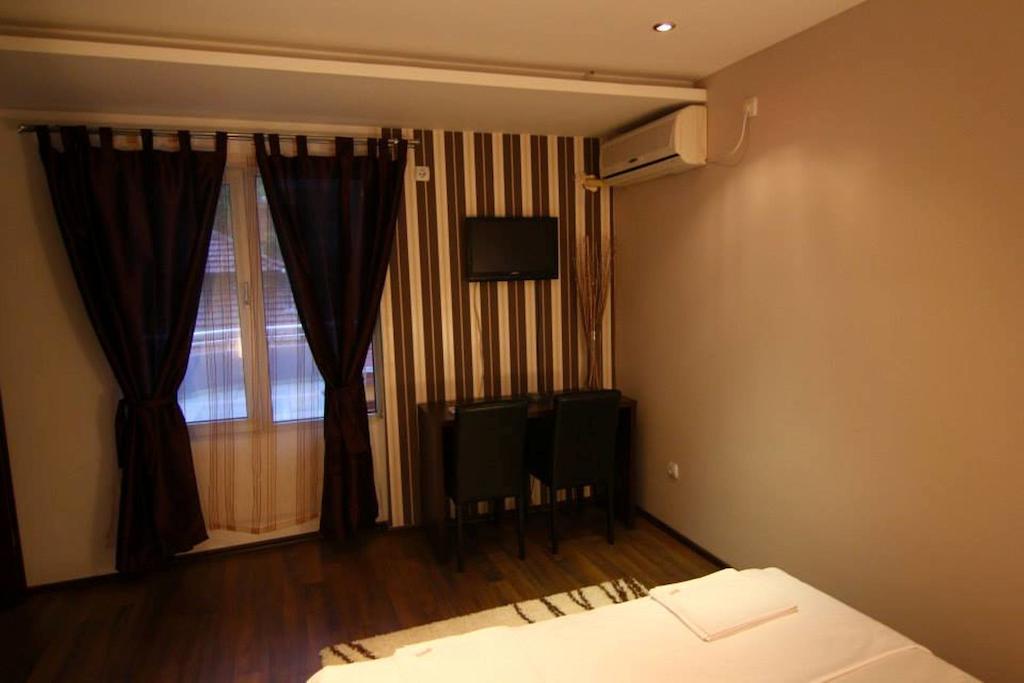 Lira Inn Nis Bilik gambar